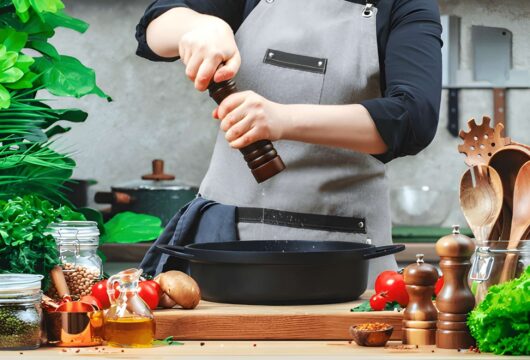 Güveç Tencere ile Döküm Tencere Arasındaki Fark Nedir?